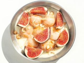 Тушковані сирники з інжиром та фундуком (230g)