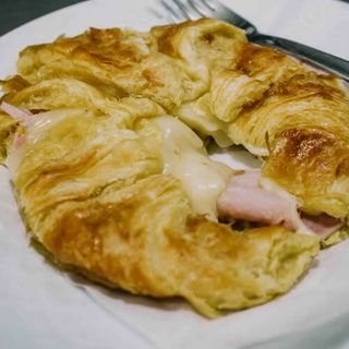Croissant Jamón Serrano Y Queso Manchego