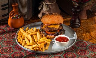 ბურგერი  საფერავის სოუსით