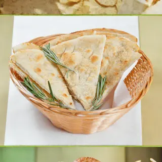 Focaccia cu usturoi si parmezan