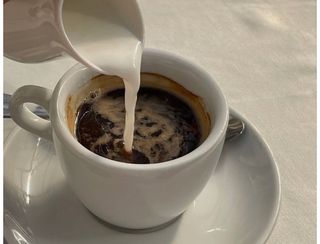 Американо з молоком