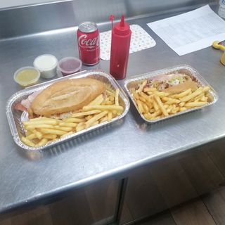 Bocadillo de lomo especial + papas+ bebida