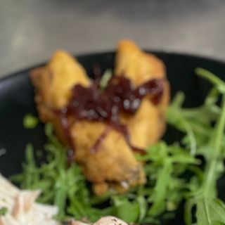 Sarde locali impanate e fritte con cipolla caramellata 