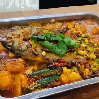 Grigliata di pesce in brodo