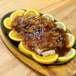 Pato con Salsa Especial de la Casa