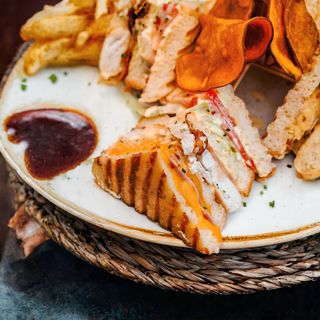 Sándwich Club House