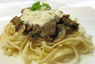 Фетучини с мясом