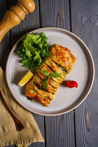 Пирог с форелью и шпинатом (300г)