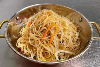 122. Spaghetti di riso con verdure