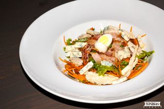 Салат з м’ясом, овочами та сиром Доор Блю (180г)