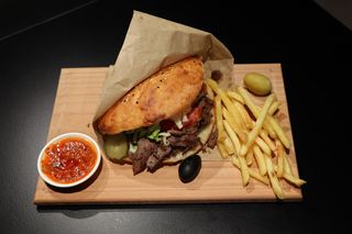 Döner з телятиною в турецькій булці