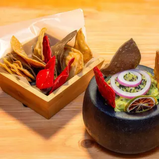 GUACAMOLE CON TOTOPOS