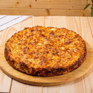 Домашен бюрек с краве сирене, кашкавал, яйца и масло - 1 парче