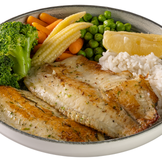 Бяла риба със задушени зеленчуци и ориз