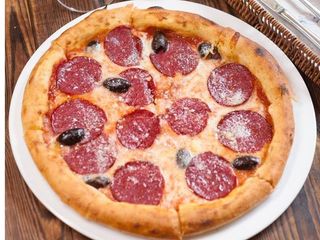 Піца з салямі