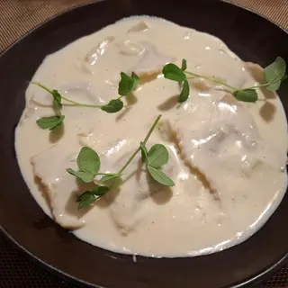 Ravioli Relleno De Dátiles Y Bacon