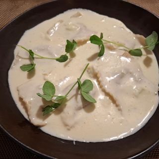 Ravioli Relleno De Dátiles Y Bacon