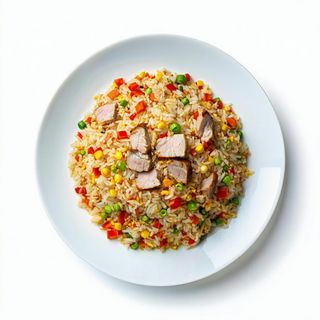 Riso saltato con verdure miste e maiale