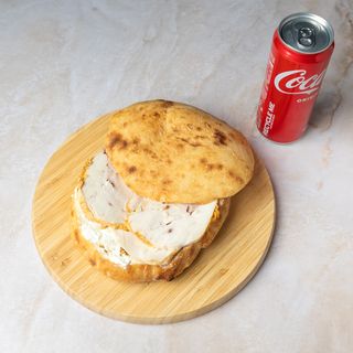 Čobanska lepinja sa rolovanom piletinom i sirom + Coca-Cola 0.33l