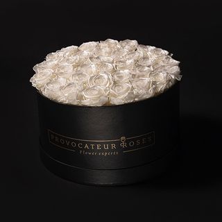 Caja redonda con rosas blanco perla eternas