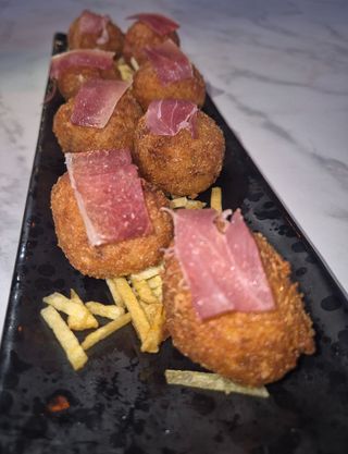 CROQUETAS CASERAS DE JAMÓN (8 UND)