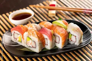 Uramaki Arcoiris De Cangrejo (8 Pzs.)