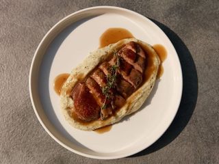 Качине філе з трюфельним картопляним пюре (350g)