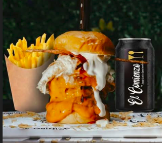 Combo Hamburguesa Brutal Cheese Con Patatas Y Bebida