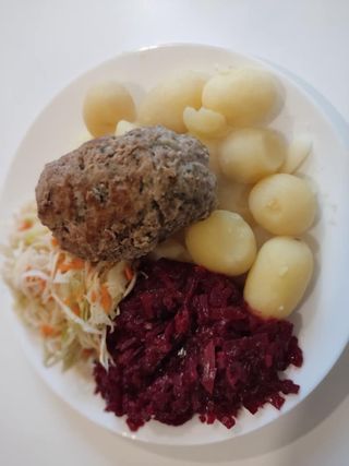Kotlet Mielony + ziemniaki / kasza + surówka+ zupa za 1zł