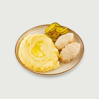 Котлети парові з індички, картопляне пюре та ліниві огірочки