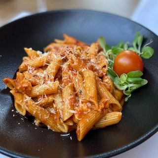 Penne sa piletinom i paradajzom