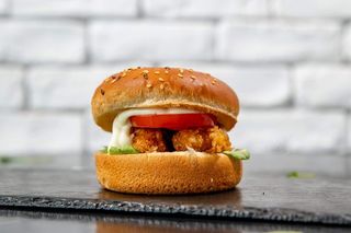 Sandwich cu pui crispy