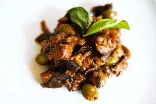 Caponata di pesce spada con mandorle tostate