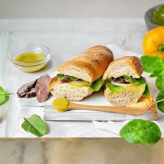 Сэндвич с ростбифом в грибном соусе