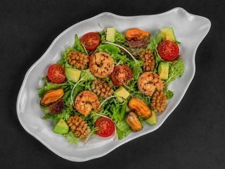 Фреш-салат з морепродуктами та міксом зелені (210g)