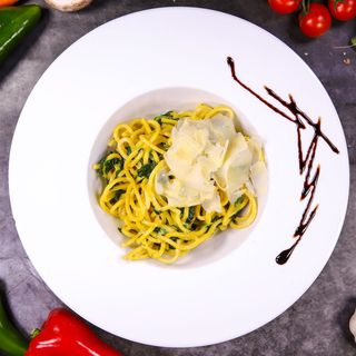 Паста Спиначио с топени сирена (300г)