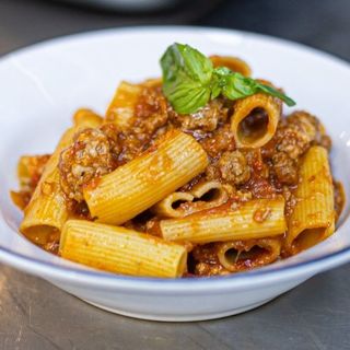 Rigatoni a la boloñesa