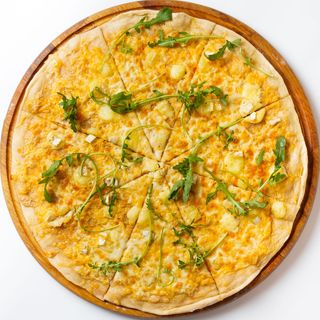 Піца п'ять сирів (30см/400г)