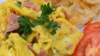 SCRAMBLED EGGS + HAM