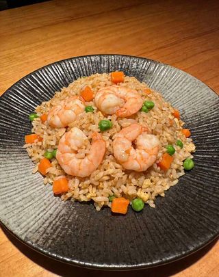Prženi pirinač sa škampima 虾仁炒饭