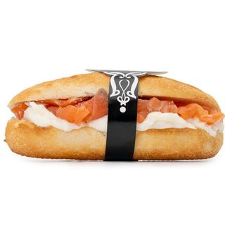 65. Salmone affumicato e crema di formaggio di capra