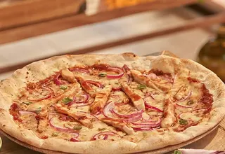 Pizza Con Carne Pollo Y Patatas Fritas (33 Cm.)