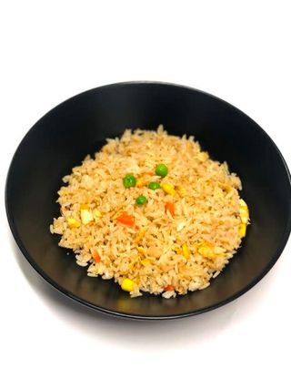 Arroz salteado con tres delicias con huevo