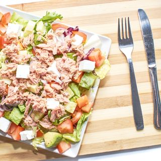 Ensalada mediterránea con  Atún