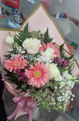 Arranjo Sortido Pequeno com Flores Variadas