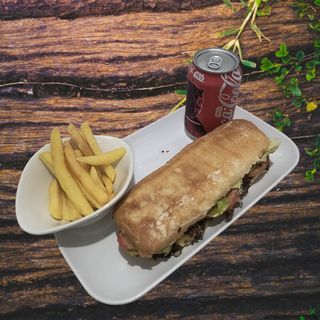 Menú Sándwich Cubano jamón york  patatas y refresco 