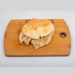 Pileći file u lepinji s prilogom