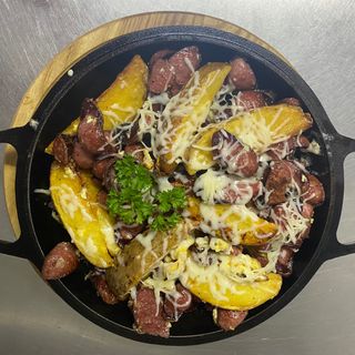 Смаженина з мисливськими ковбасками