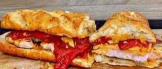 Bocadillo de lomo con pimientos