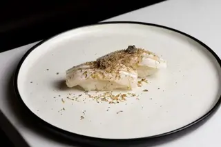 23 Nigiri De Pez Mantequilla Con Trufa (2 pzs.)